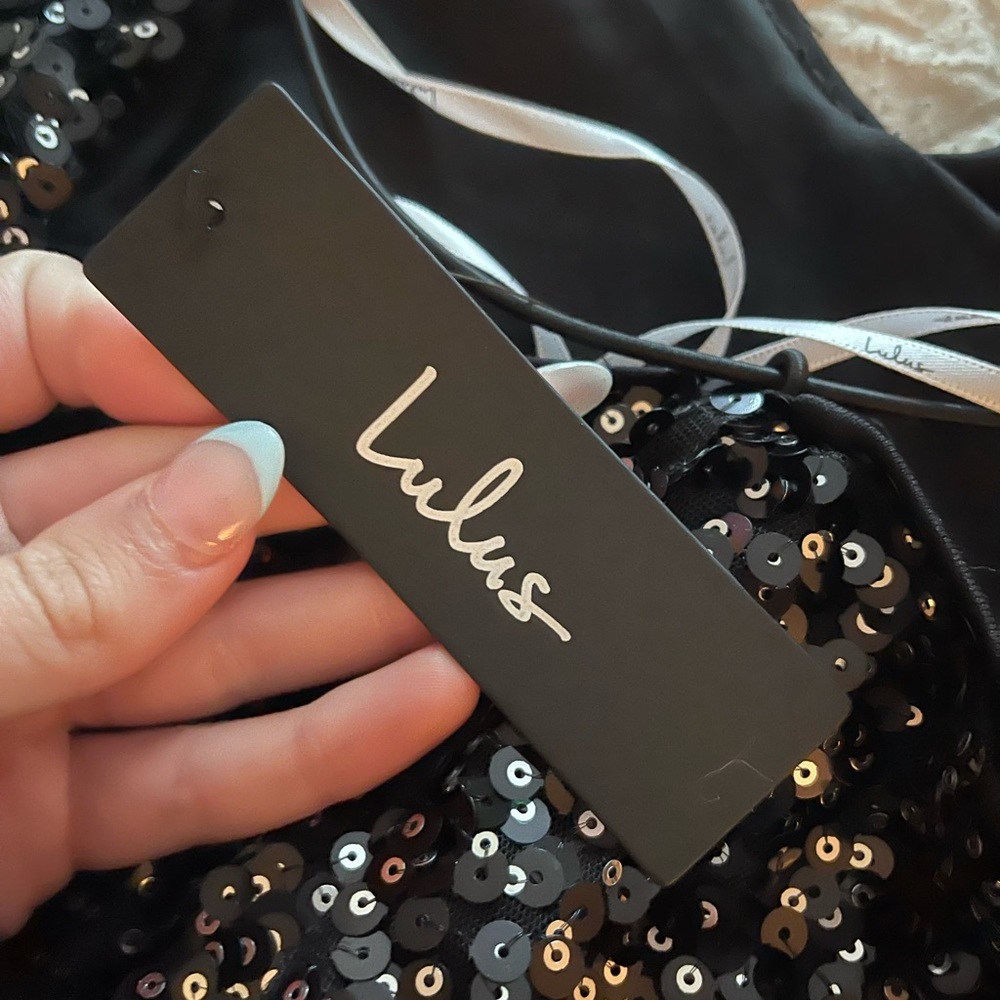 Brand New Lulus Dress! - Picture 4 of 8